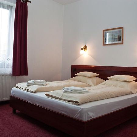 Adler Hotel Будаорш Экстерьер фото