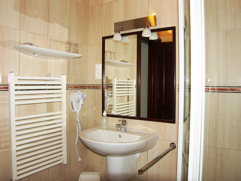 Adler Hotel Будаорш Номер фото