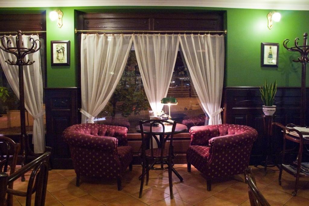 Adler Hotel Будаорш Экстерьер фото