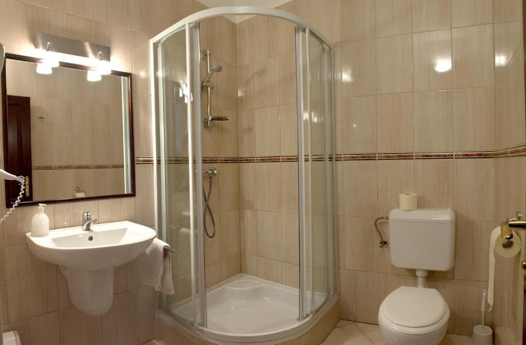 Adler Hotel Будаорш Номер фото