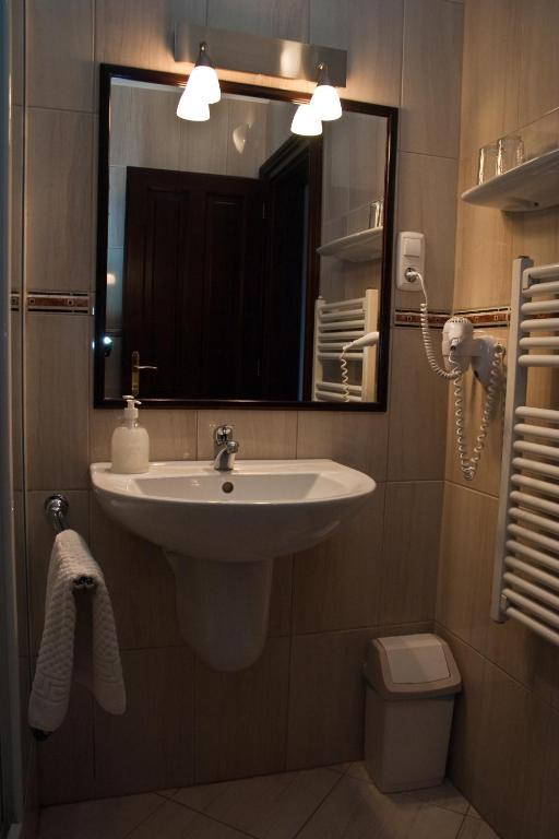 Adler Hotel Будаорш Номер фото